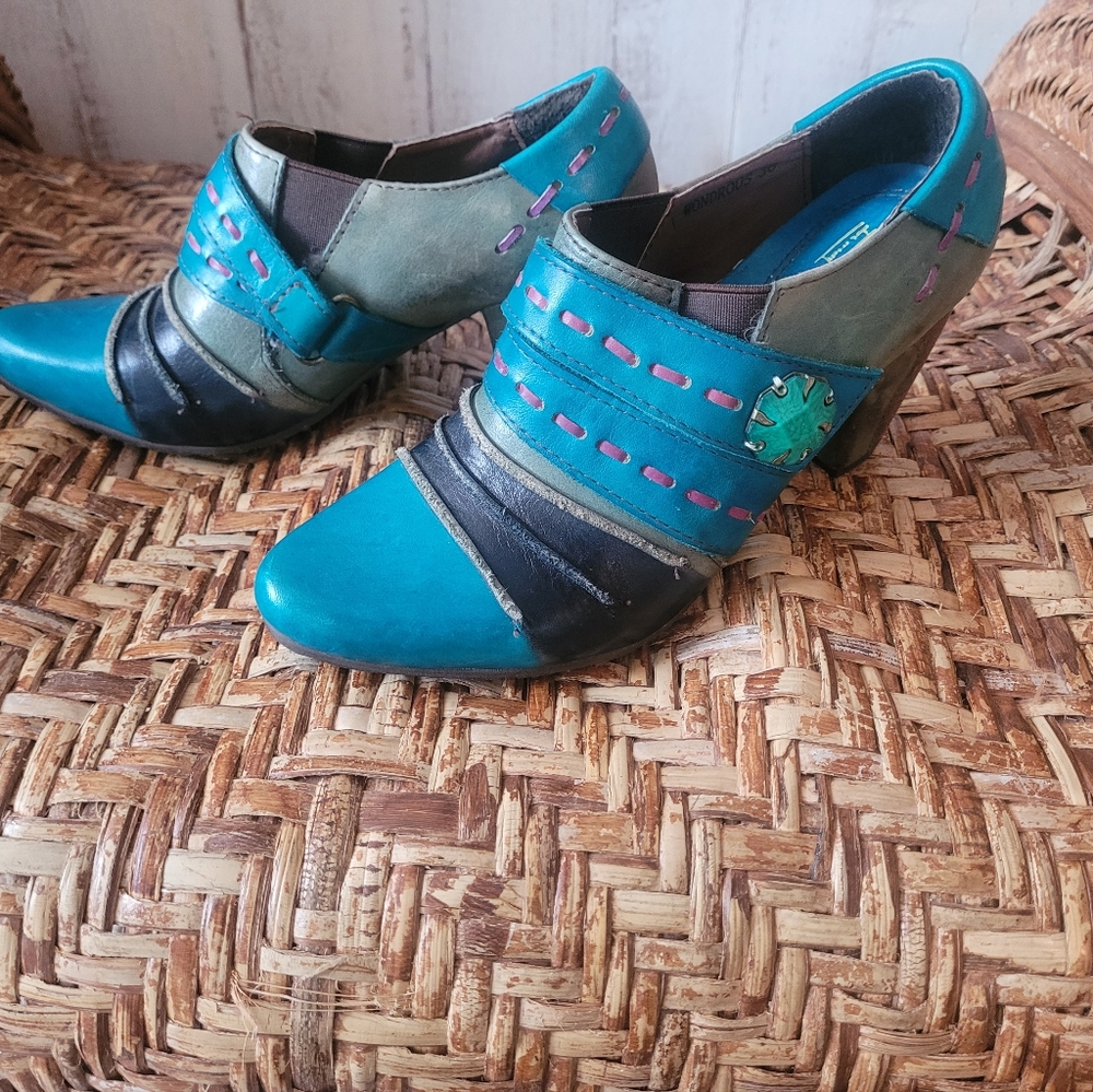 L'Artiste Spring Step Wondrous Bootie